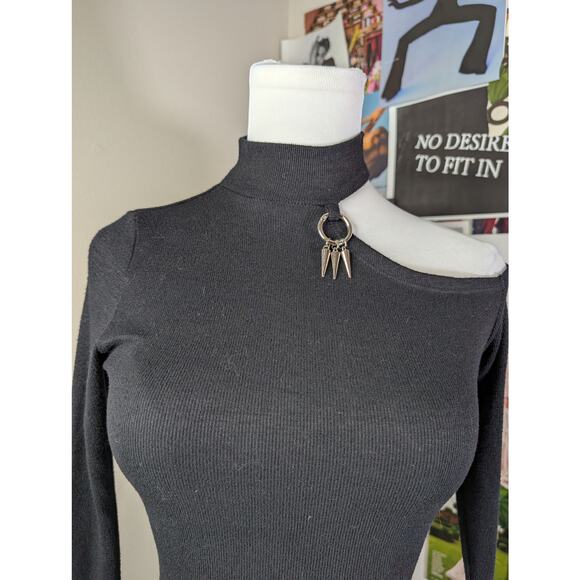 Disturbia Gothic Top - Picture 5 of 8